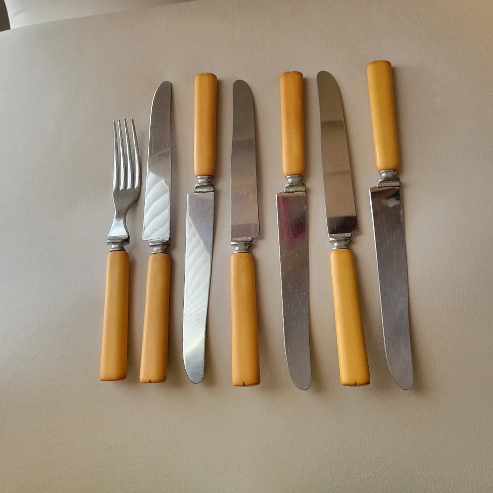 Vintage Yellow Handle Flatware  6 Knives 1 Fork Farmhouse ~ Bakelite or Catalin?